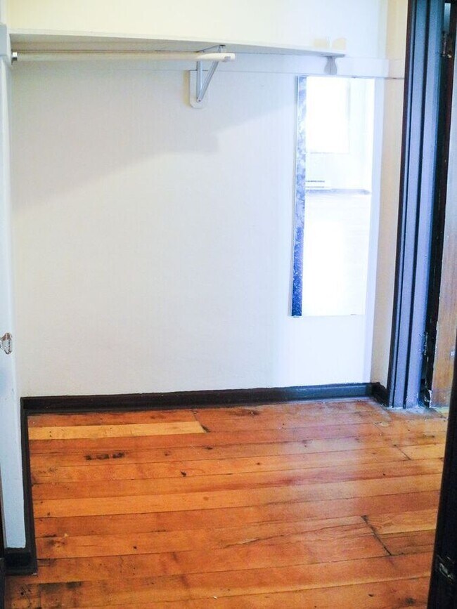 Building Photo - 6209 1/2 15th Ave NW-304