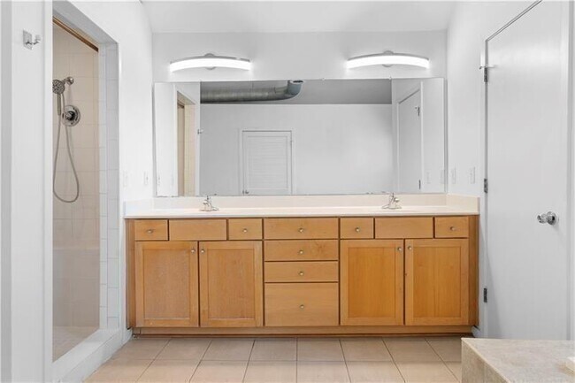 Building Photo - 5 Krog St NE