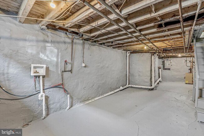 Building Photo - 2839 Winton St