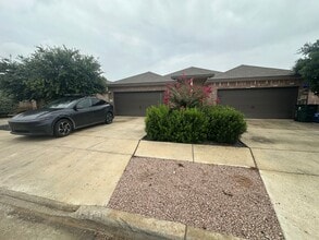 Building Photo - Townhome for rent