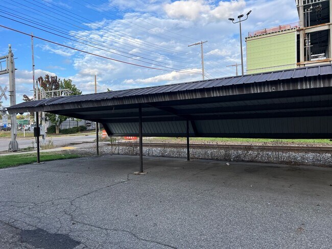 Building Photo - Downtown 2-Bdr 2-Bth Condo - First Floor -...