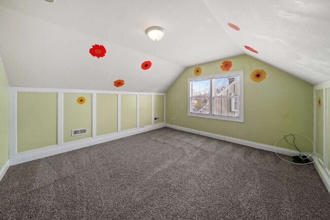 Building Photo - Updated 5-Bedroom, 2-Bath Home Across from...