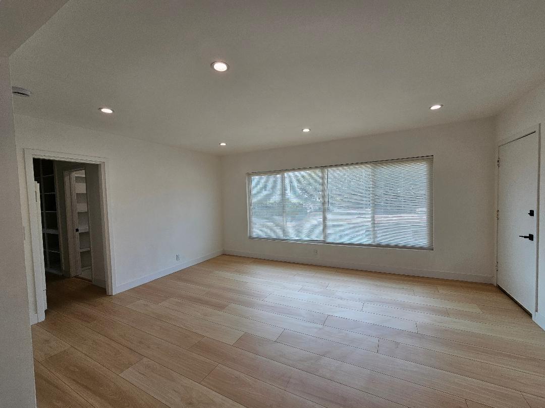 Building Photo - 7102 S La Cienega Blvd