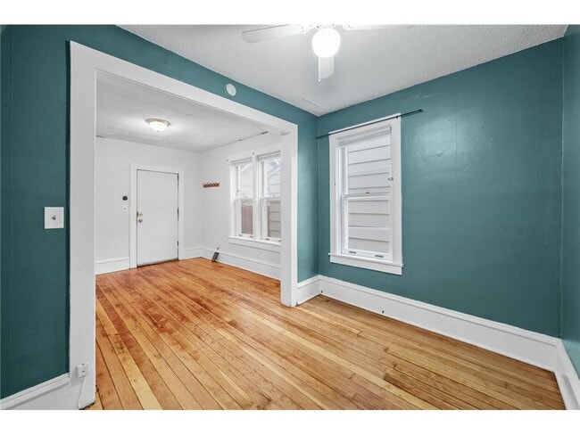 Building Photo - 3212 1st Ave S