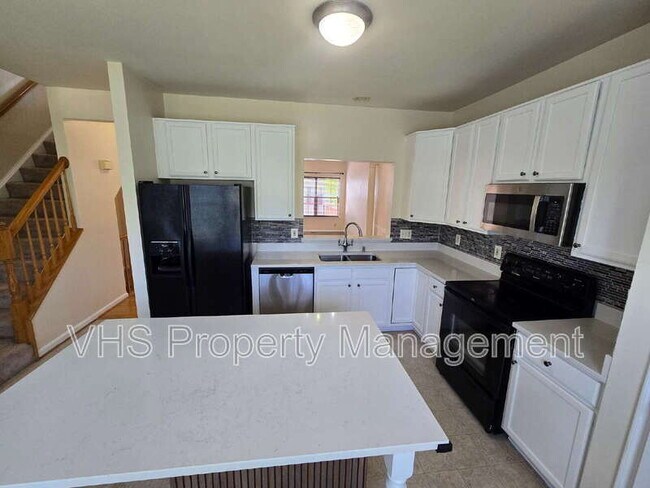 Building Photo - 6186 Library Ln