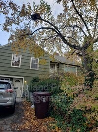 Building Photo - 1000 NE Creston Ln