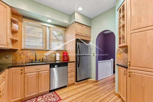 Building Photo - Lovely 3 bedroom home in the Highlands Nei...