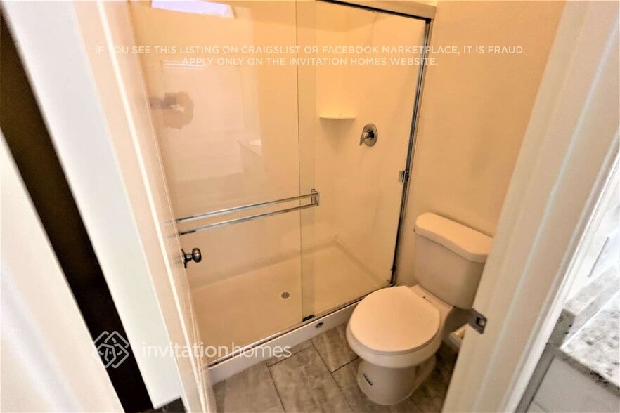 Building Photo - 16005 W Latham St