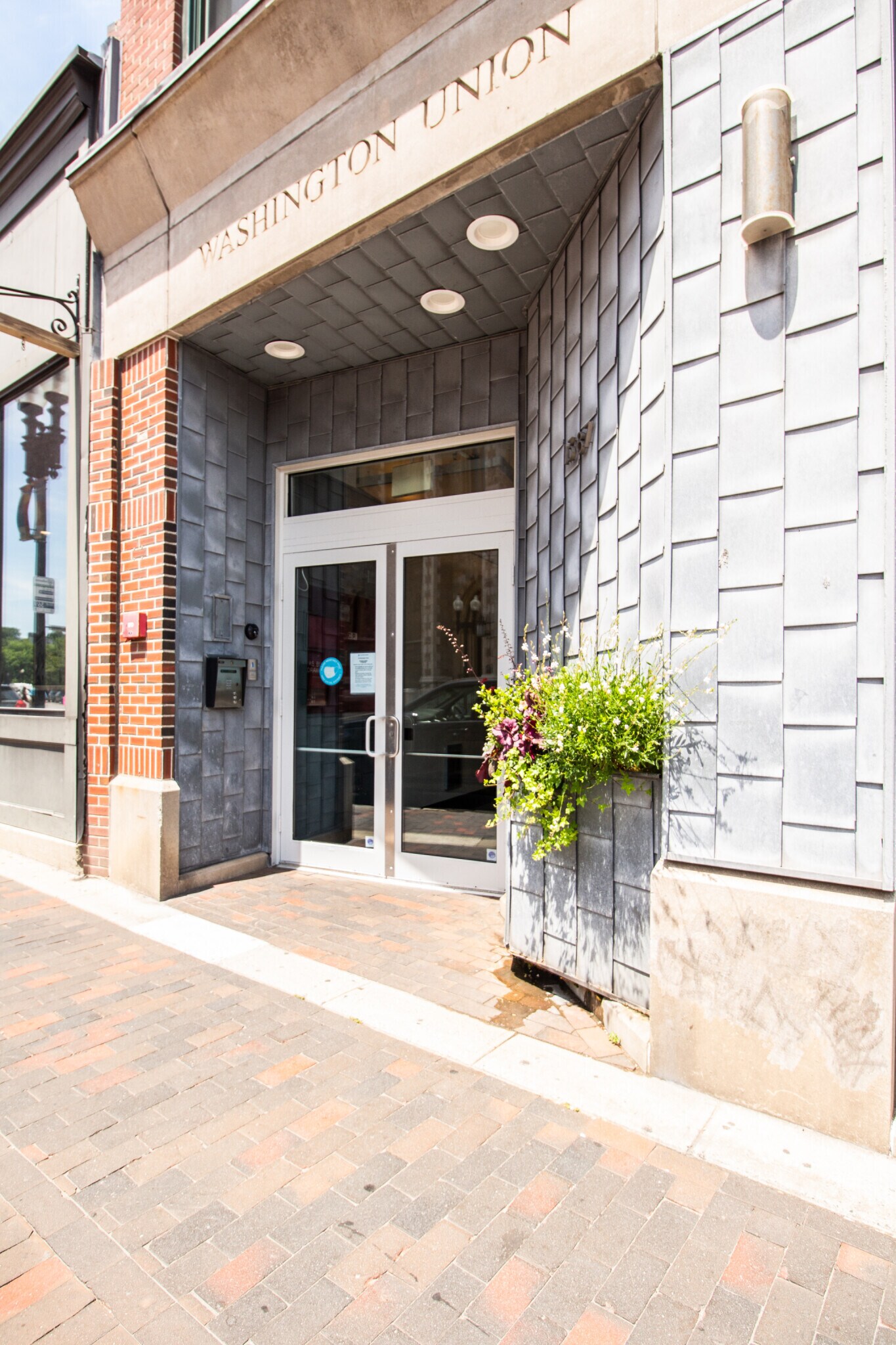 Building Photo - 1387 Washington St