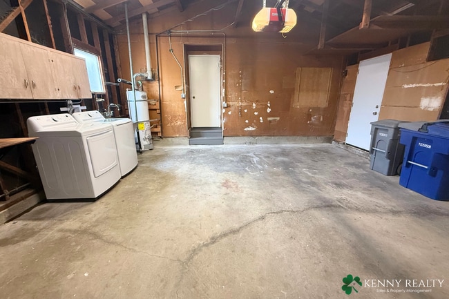 Building Photo - Beautifully Remodeled 3 Bedroom, 2 Bathroo...