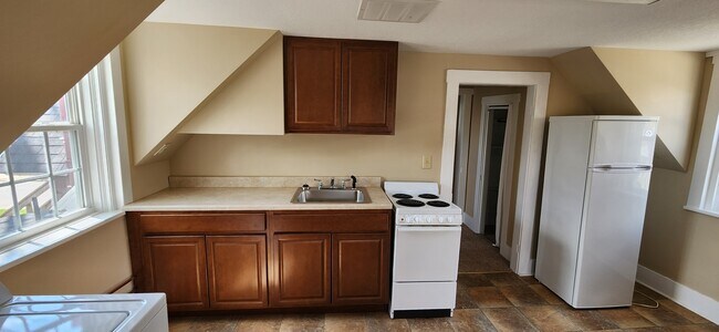 Primary Photo - 320 W Clinton St