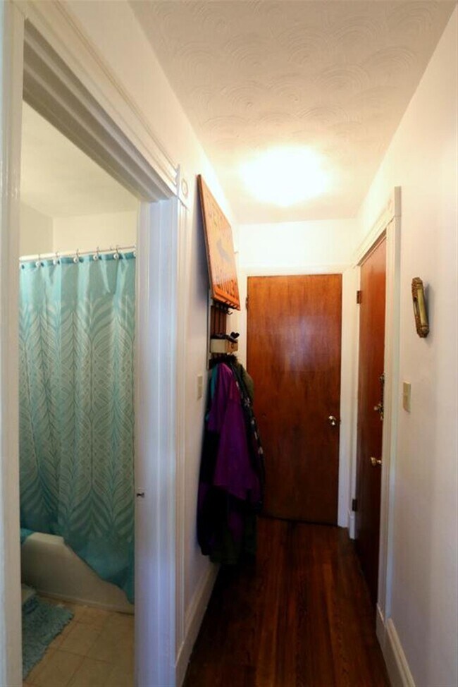 Building Photo - 193 Concord Ave