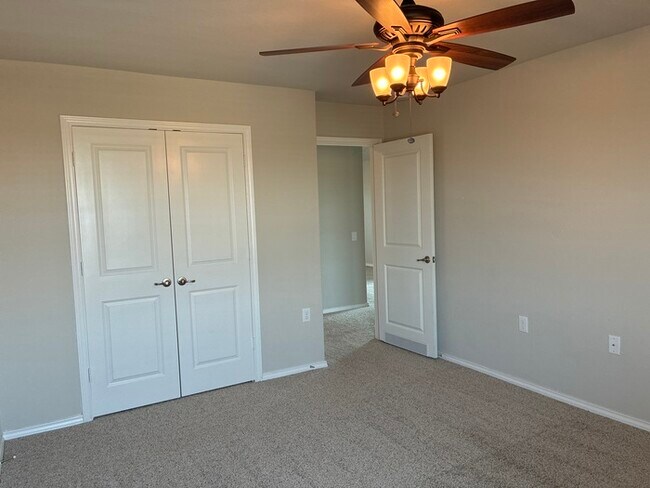 Building Photo - Charming 4 beds 2.5 baths in San Antonio!
