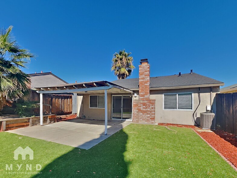 Building Photo - 2421 Cypress St