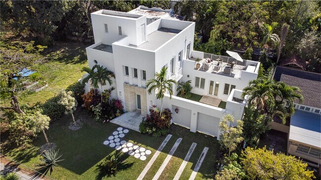 Building Photo - 696 NE 68th St