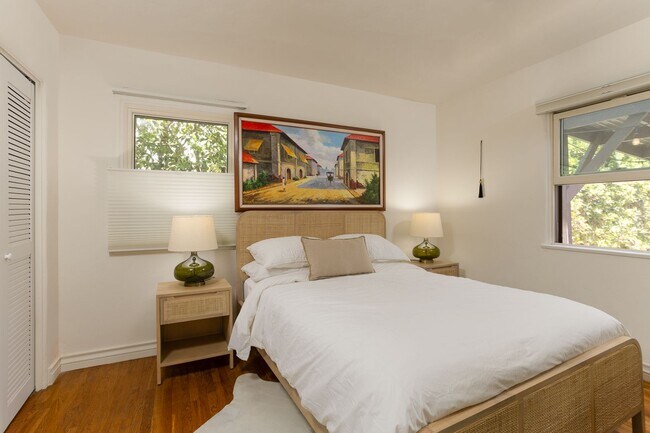 Building Photo - Beautiful 3 Bedroom Home in Prime North Hollywood Location