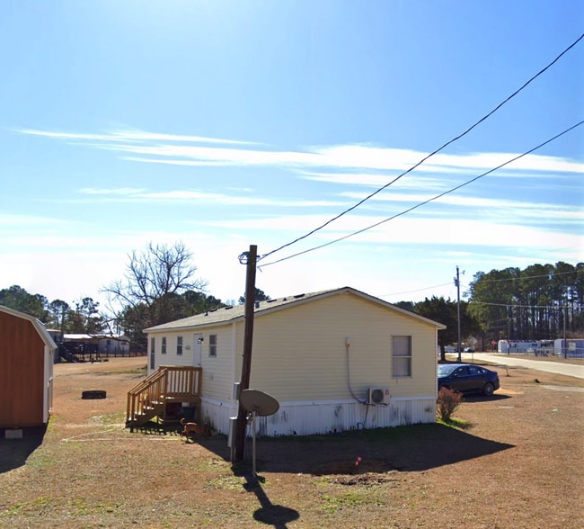 Building Photo - 1346 Garetster St