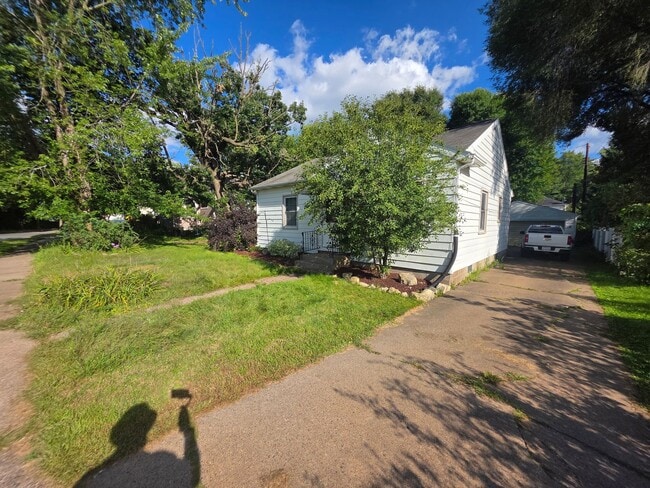 Building Photo - 513 Putnam Dr