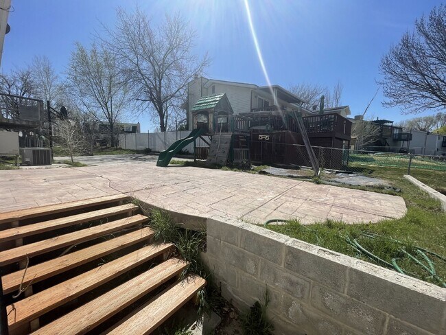 Building Photo - Spacious 6-Bed Oasis with Finished Basement & Cozy Fireplace.