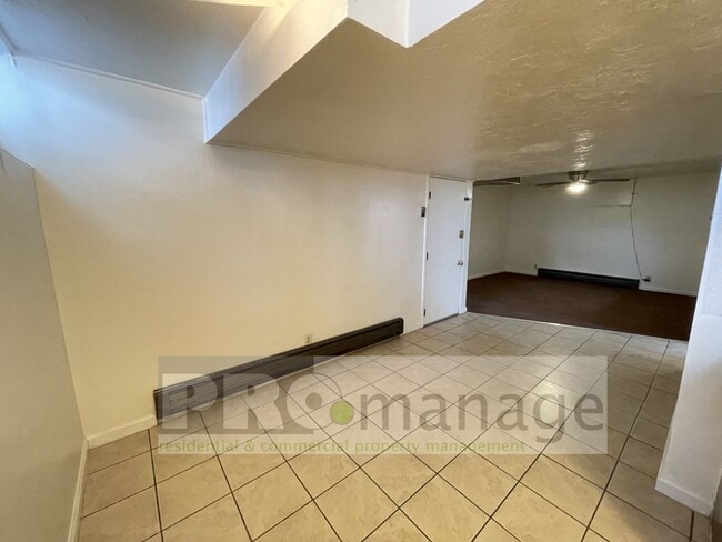Building Photo - 1365 Scott Pl