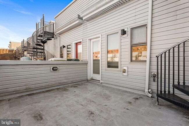 Building Photo - 2013 E York St