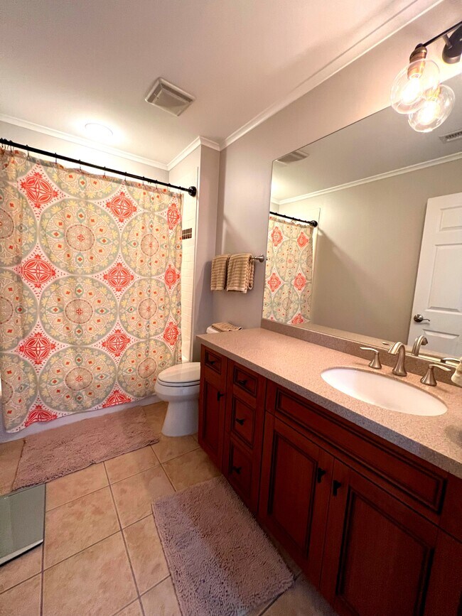 Building Photo - 124 Walnut St