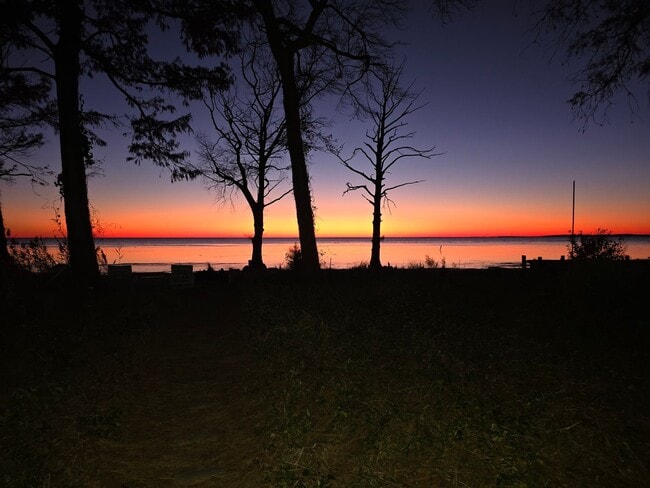 Building Photo - 2 Bedroom 1 Bath Home in Jarvisburg $1895/mo