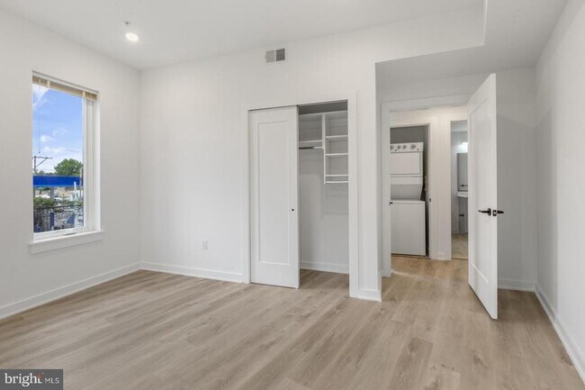 Building Photo - 2046 E Lehigh Ave