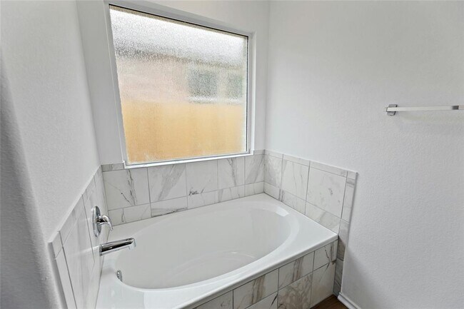 Building Photo - 443 Sebring Cir