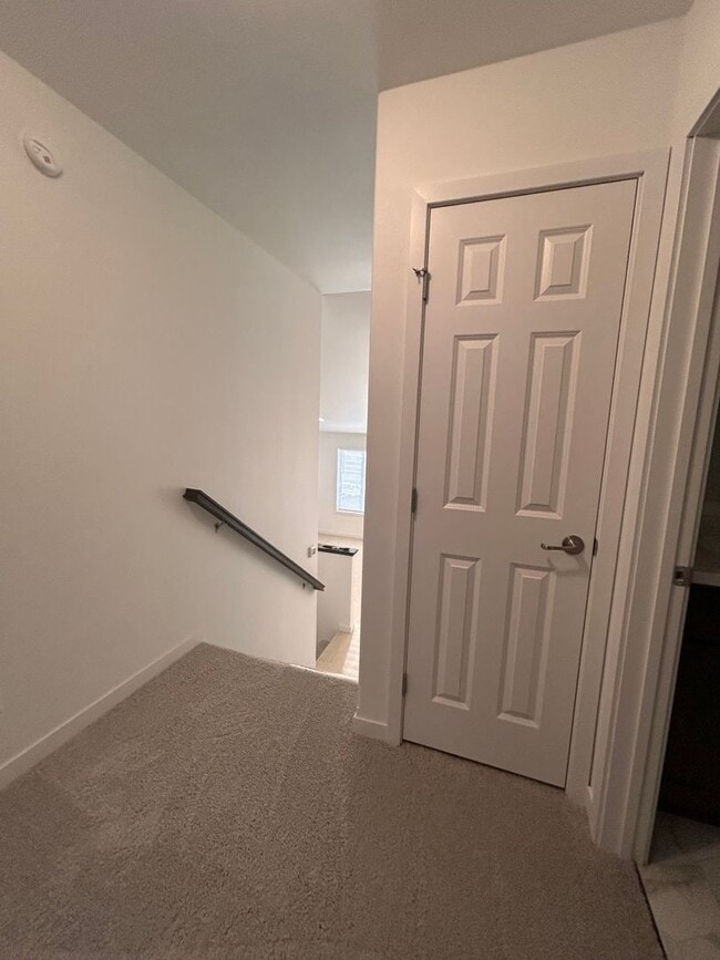 Building Photo - 3 Bed 3 Bath Townhome