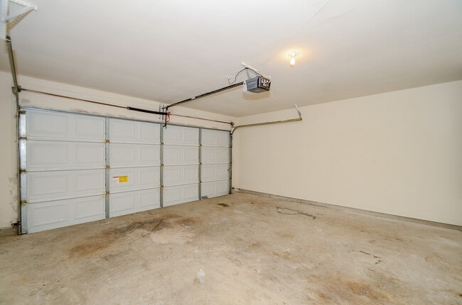 Building Photo - 5910 Llano Creek Dr