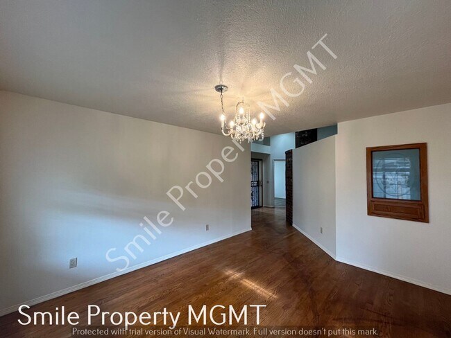 Building Photo - Three Bedrooms single house in NE Portland with double garage