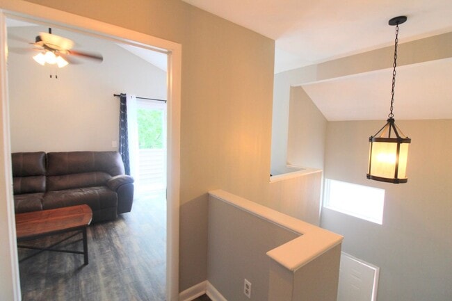 Building Photo - 1384 Bradley Dr