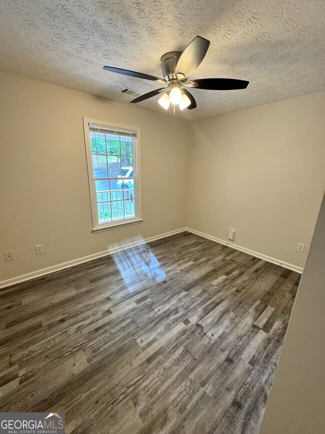 Building Photo - 39 Royal Oaks Ln