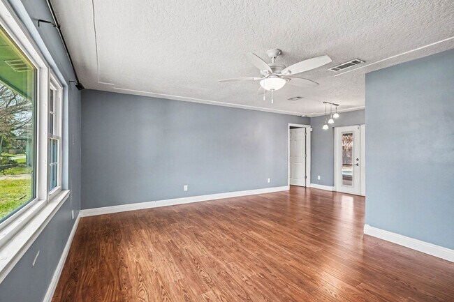 Building Photo - 512 Dijon Dr