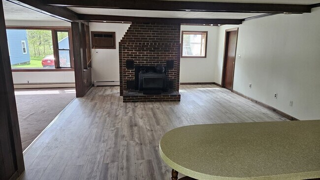 Building Photo - 2 Hedgeway St