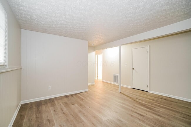 Building Photo - 511 Hilltop Dr