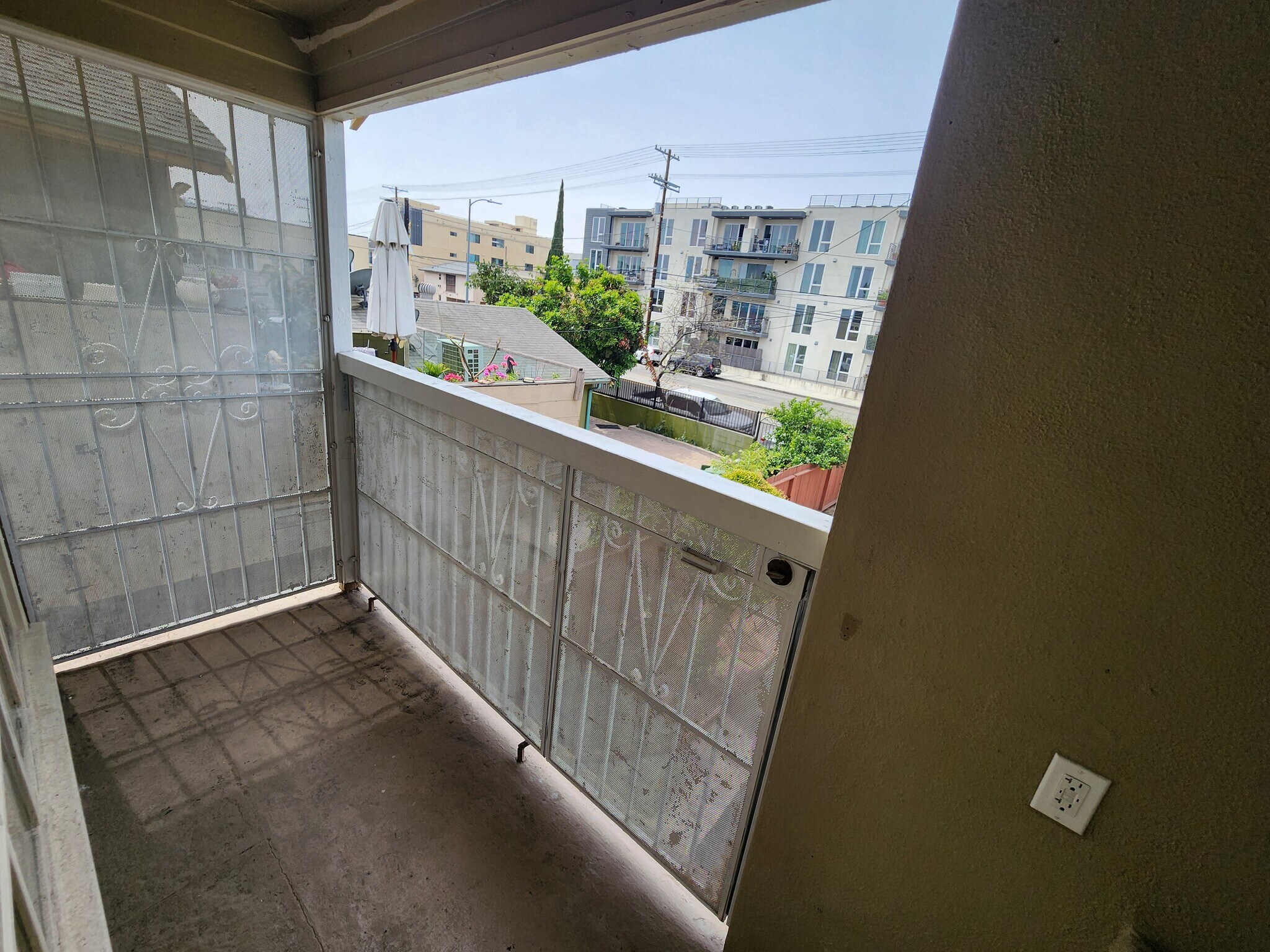 Building Photo - 5264 Cahuenga Blvd