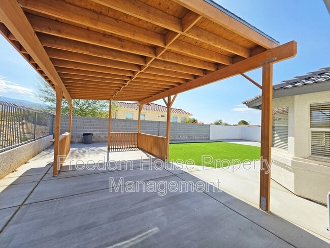 Building Photo - 3630 E Vineyard Dr N