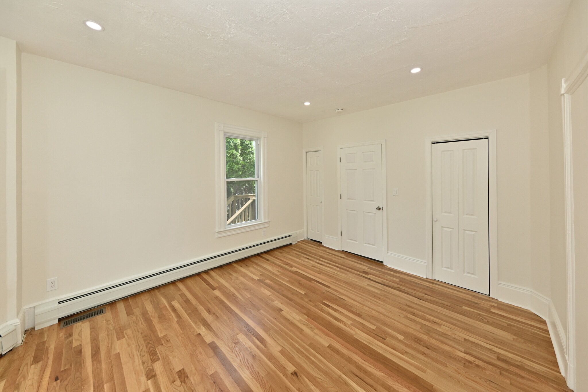 Building Photo - 32 Brainard Pl