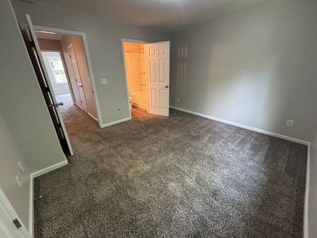 Building Photo - Just like New townhome for Rent!