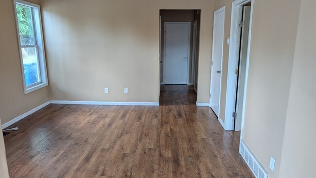 Building Photo - 426 W Elm St