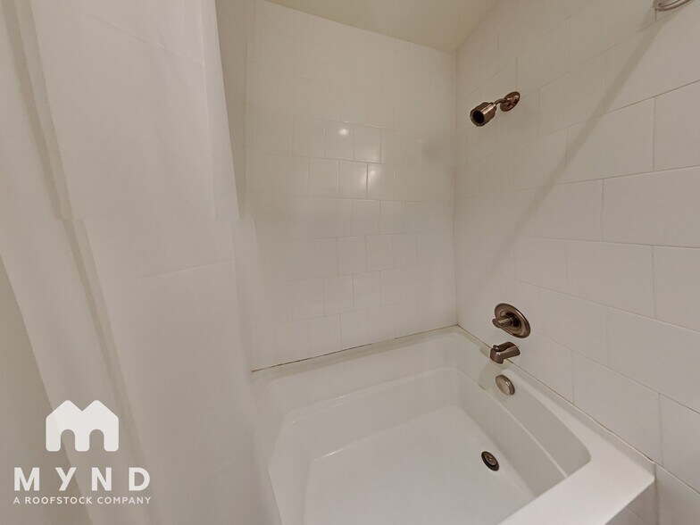 Building Photo - 1414 12th Ave