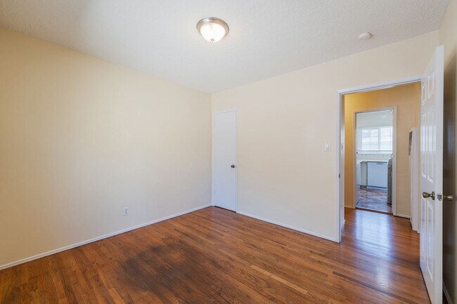 Building Photo - 2214 Ripley Ave