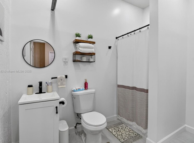 Building Photo - 3616 SE 2nd Dr