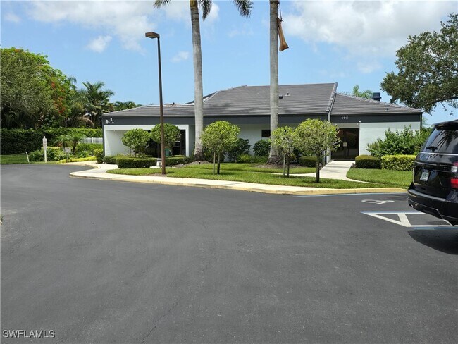 Building Photo - 605 Squire Cir