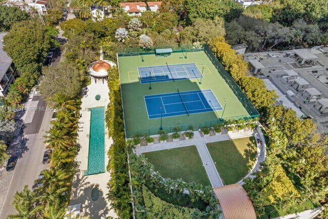 Building Photo - 2645 S Bayshore Dr