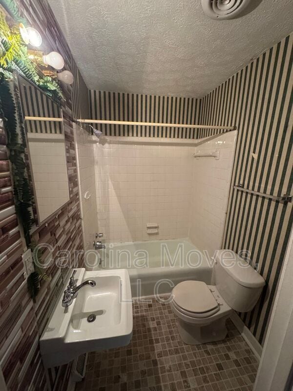 Building Photo - 117 Wardview Ave