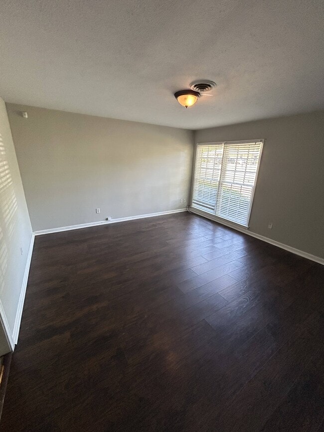 Building Photo - 5125 E Linda Cir