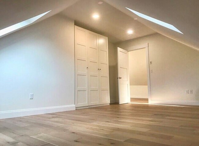 Building Photo - 445 Broadway